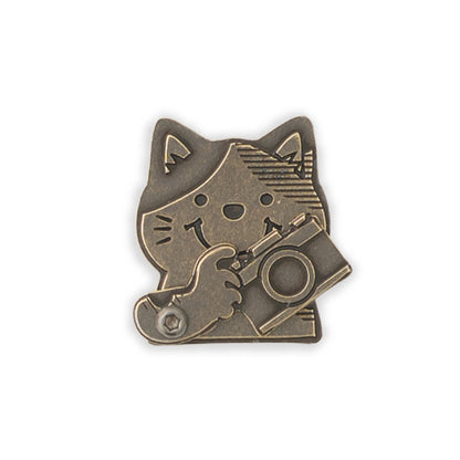 猫｜森の動物フォト隊ピンバッジ【可動ギミック／洋白製／アンティーク風】