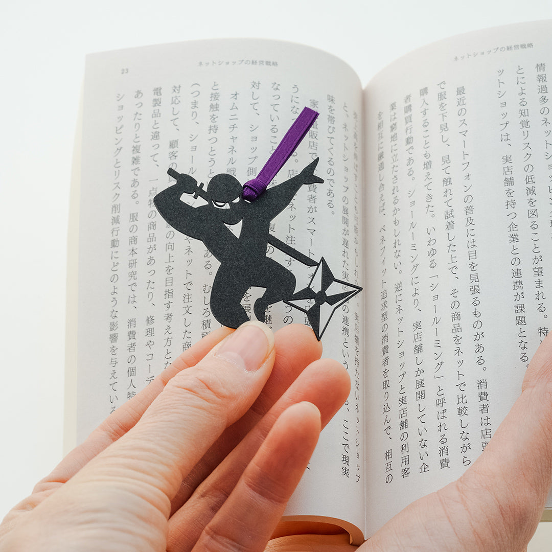 和のユーモアが光る｜切り絵しおり 忍者A
(Kirie Bookmark – Ninja A / A Slice of Japanese Humor)