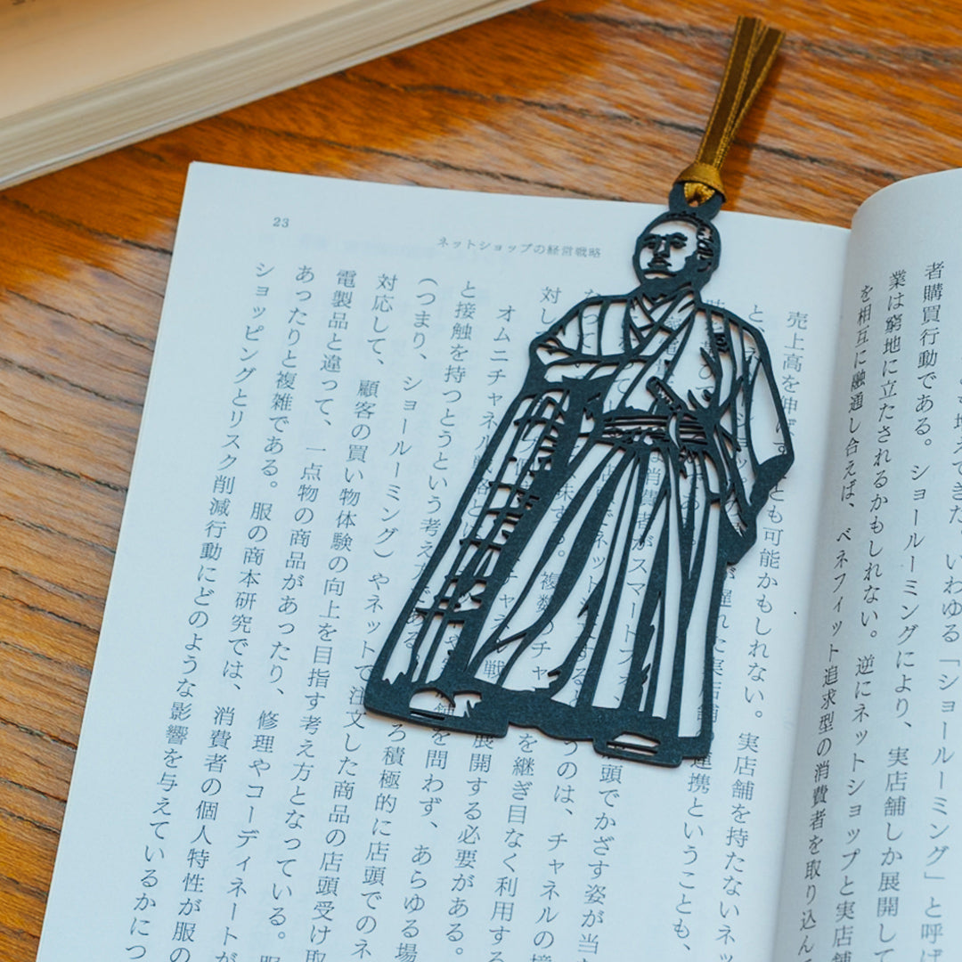 切り絵しおり｜坂本龍馬（桂浜・銅像タイプ）