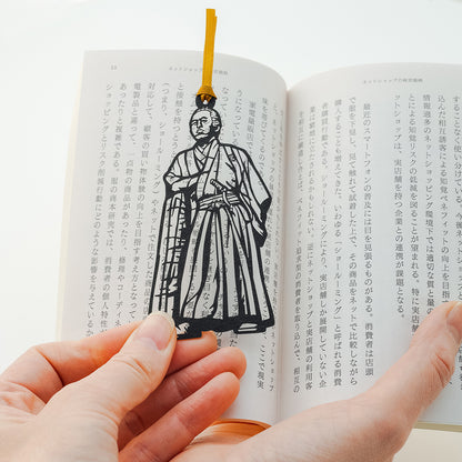 切り絵しおり｜坂本龍馬（桂浜・銅像タイプ）