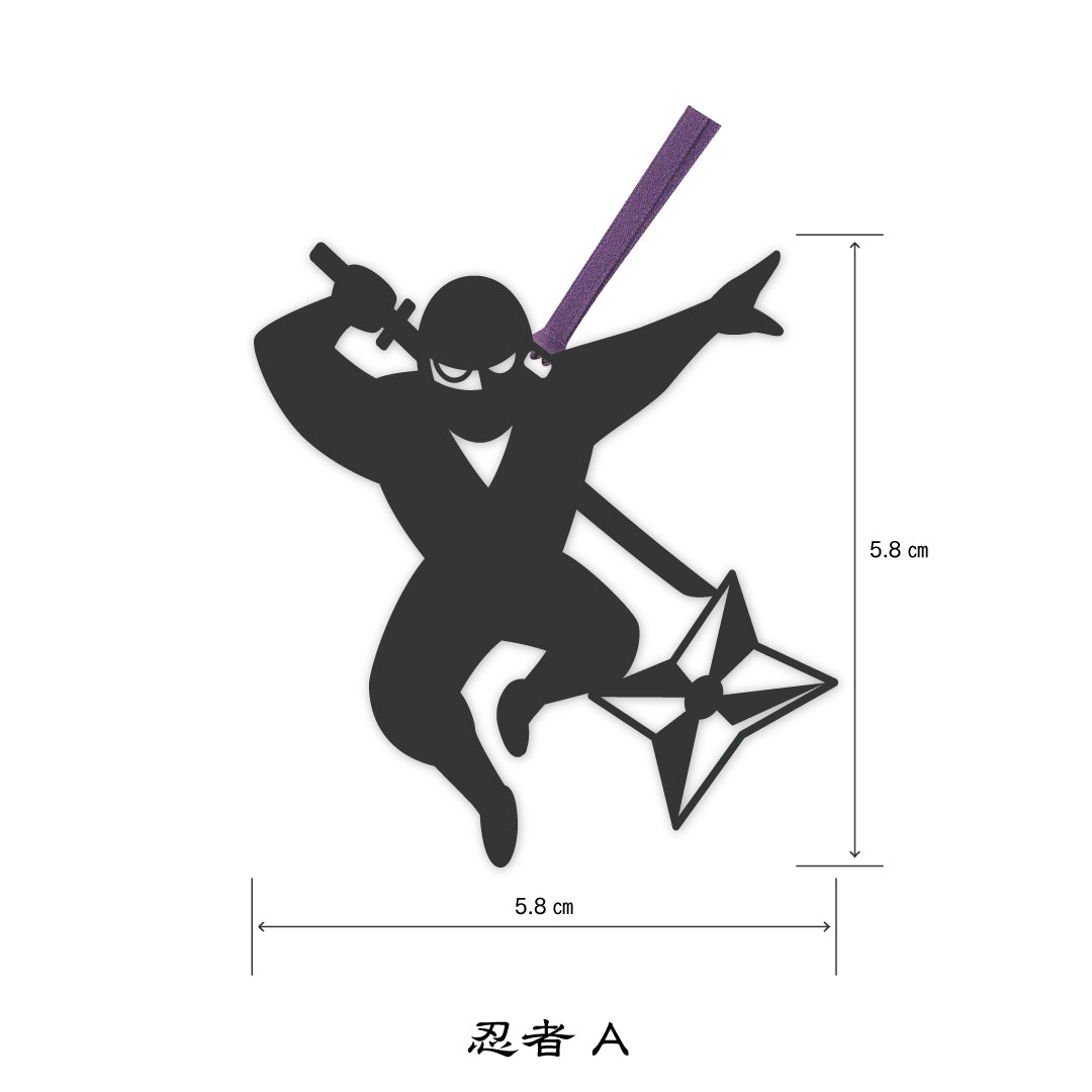 飛び出す忍者が描かれた切り絵しおり	Kirie-style bookmark featuring a leaping ninja