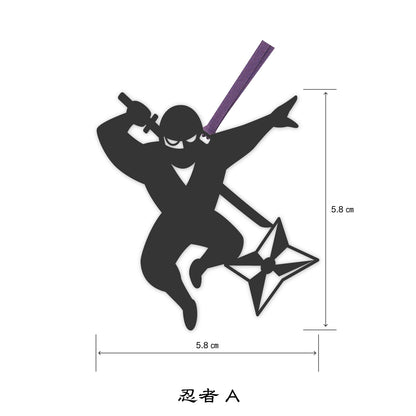 飛び出す忍者が描かれた切り絵しおり	Kirie-style bookmark featuring a leaping ninja